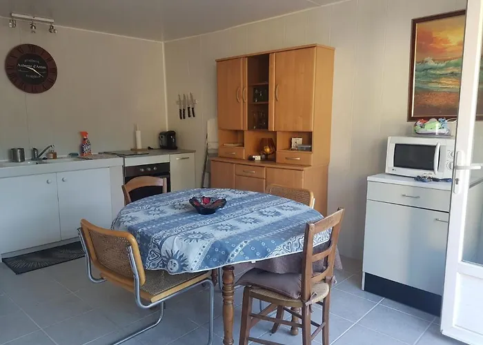 Charmante Maisonnette 2 Personnes Avec Wifi Сasa de vacaciones Surgères