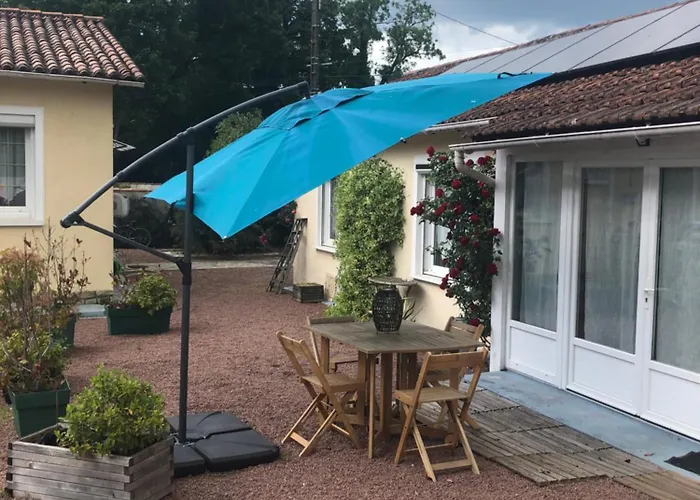 Charmante Maisonnette 2 Personnes Avec Wifi Сasa de vacaciones Surgères